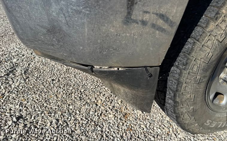 image for item ES5556 2016 Chevrolet Silverado 2500HD Crew Cab pickup truck