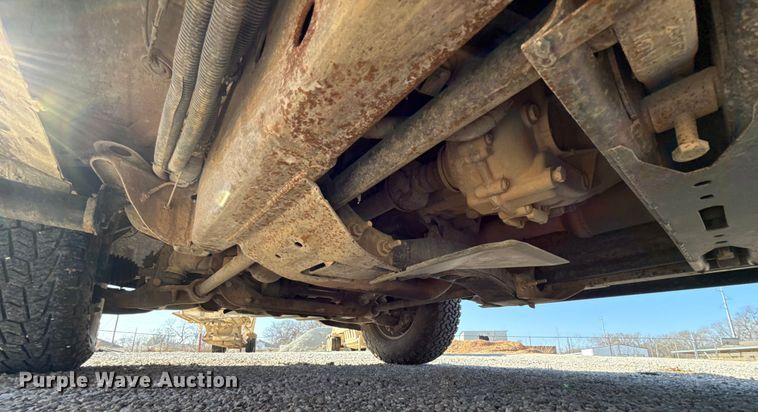 image for item ES5556 2016 Chevrolet Silverado 2500HD Crew Cab pickup truck