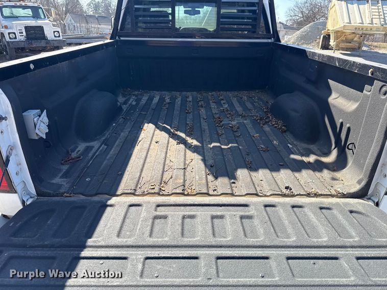 image for item ES5556 2016 Chevrolet Silverado 2500HD Crew Cab pickup truck