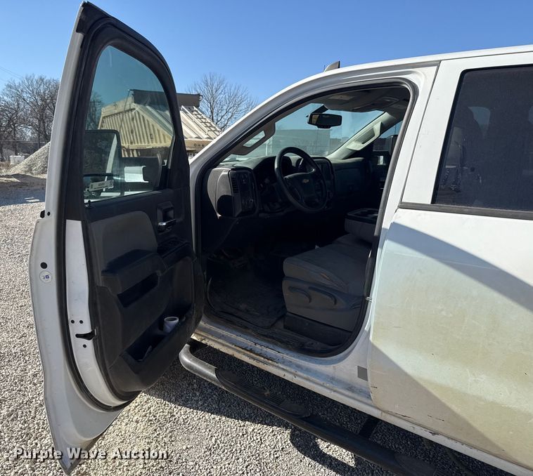 image for item ES5556 2016 Chevrolet Silverado 2500HD Crew Cab pickup truck