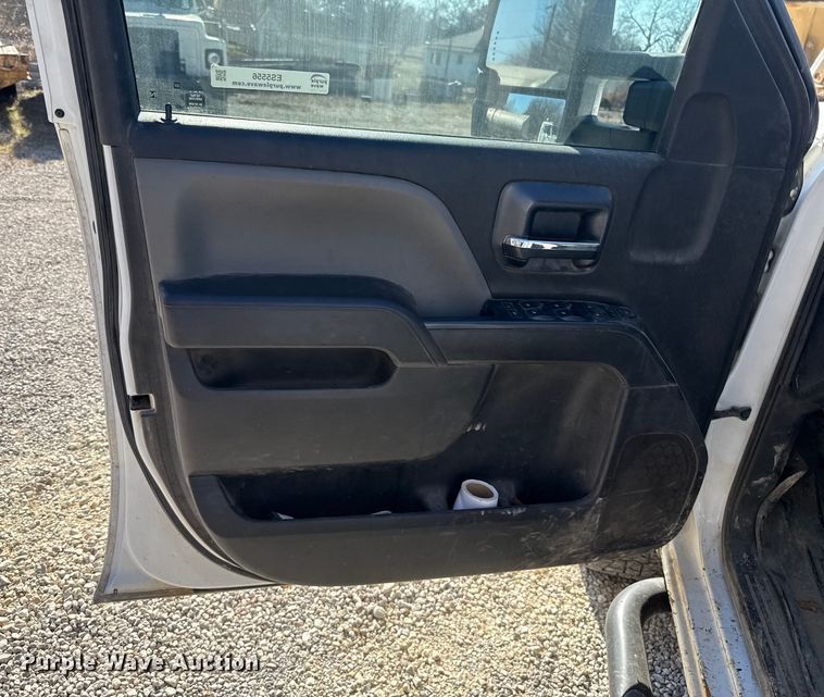 image for item ES5556 2016 Chevrolet Silverado 2500HD Crew Cab pickup truck