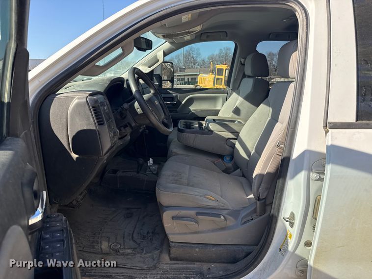 image for item ES5556 2016 Chevrolet Silverado 2500HD Crew Cab pickup truck