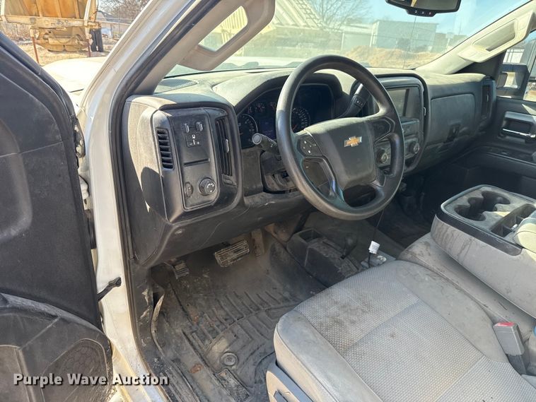 image for item ES5556 2016 Chevrolet Silverado 2500HD Crew Cab pickup truck