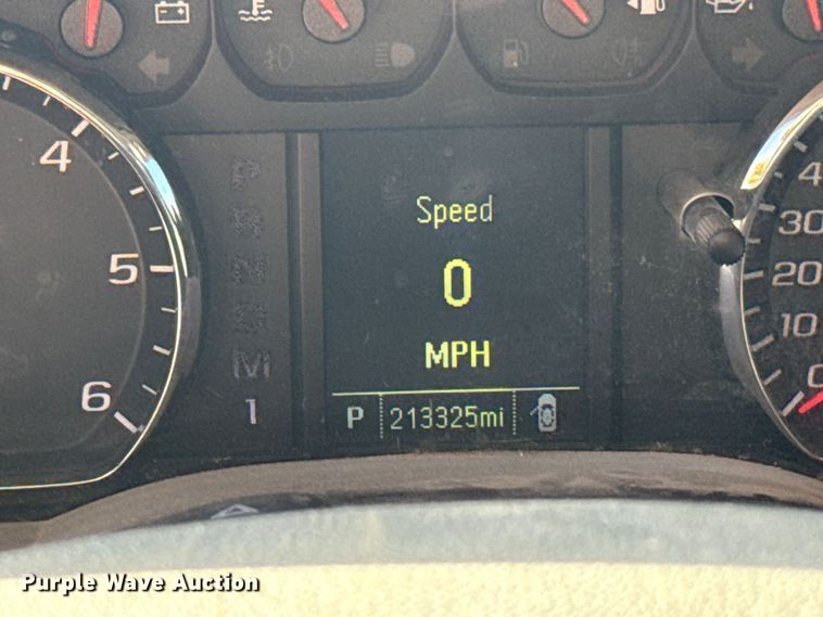 image for item ES5556 2016 Chevrolet Silverado 2500HD Crew Cab pickup truck