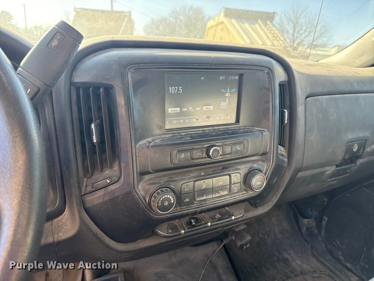 image for item ES5556 2016 Chevrolet Silverado 2500HD Crew Cab pickup truck