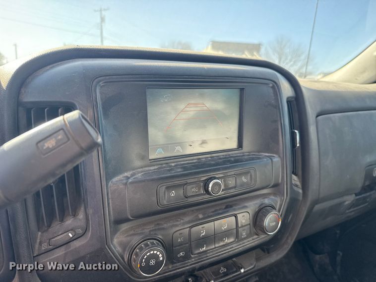 image for item ES5556 2016 Chevrolet Silverado 2500HD Crew Cab pickup truck