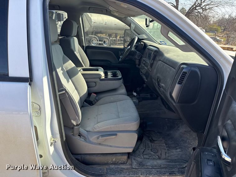 image for item ES5556 2016 Chevrolet Silverado 2500HD Crew Cab pickup truck