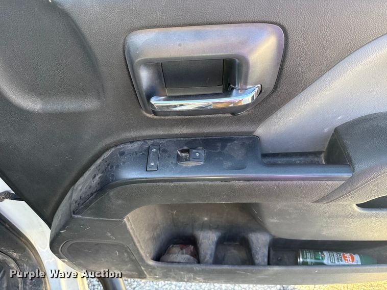 image for item ES5556 2016 Chevrolet Silverado 2500HD Crew Cab pickup truck