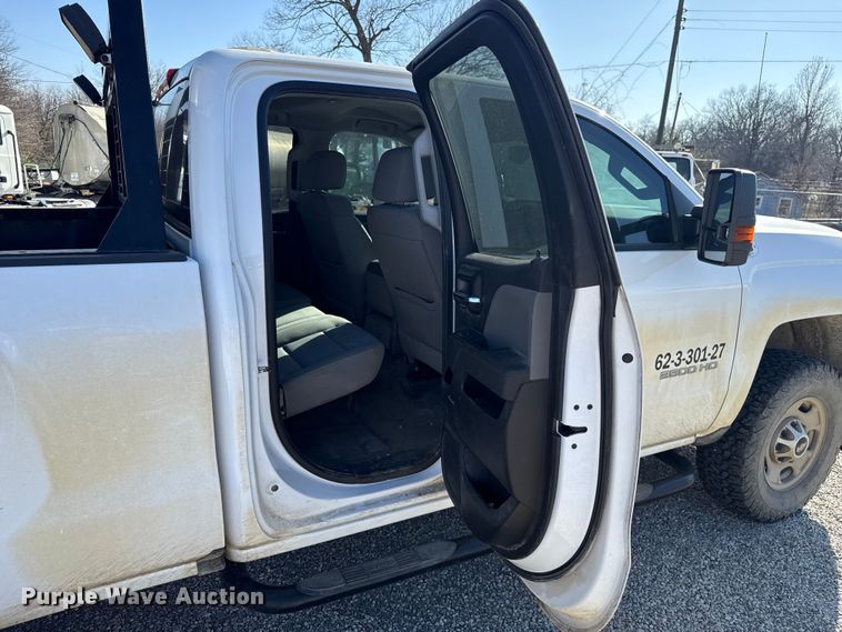 image for item ES5556 2016 Chevrolet Silverado 2500HD Crew Cab pickup truck