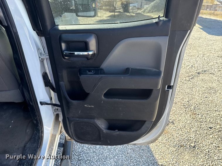 image for item ES5556 2016 Chevrolet Silverado 2500HD Crew Cab pickup truck