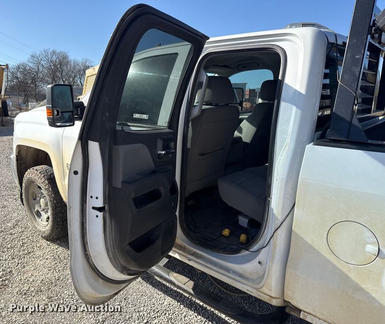 image for item ES5556 2016 Chevrolet Silverado 2500HD Crew Cab pickup truck