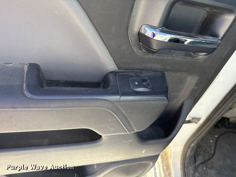 image for item ES5556 2016 Chevrolet Silverado 2500HD Crew Cab pickup truck