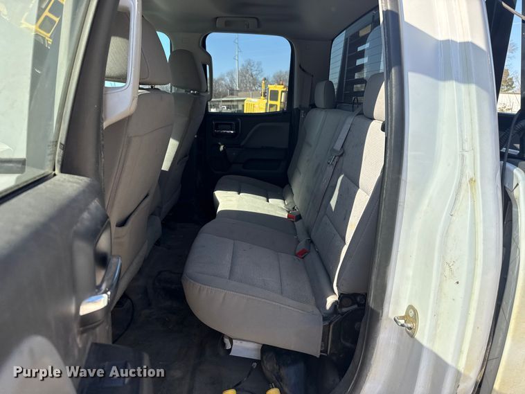 image for item ES5556 2016 Chevrolet Silverado 2500HD Crew Cab pickup truck