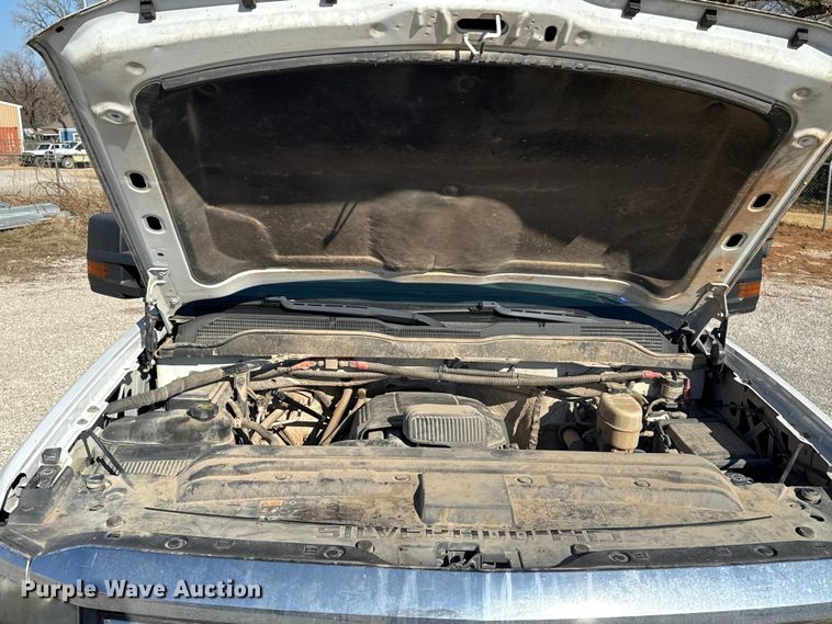 image for item ES5556 2016 Chevrolet Silverado 2500HD Crew Cab pickup truck