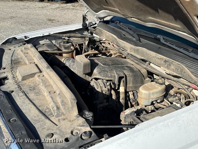 image for item ES5556 2016 Chevrolet Silverado 2500HD Crew Cab pickup truck