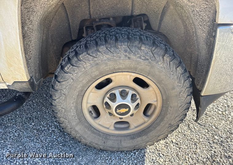 image for item ES5556 2016 Chevrolet Silverado 2500HD Crew Cab pickup truck