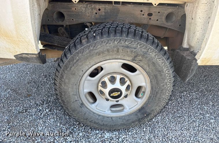 image for item ES5556 2016 Chevrolet Silverado 2500HD Crew Cab pickup truck