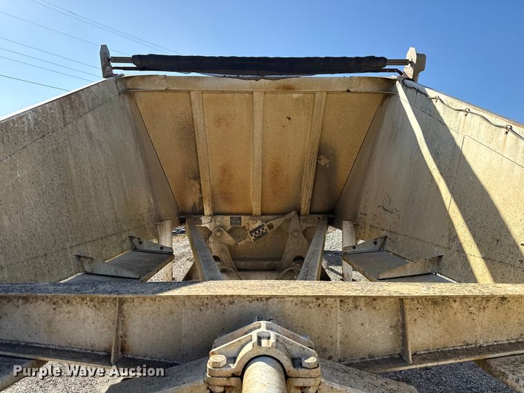 image for item ES5557 2010 Ranco bottom dump trailer