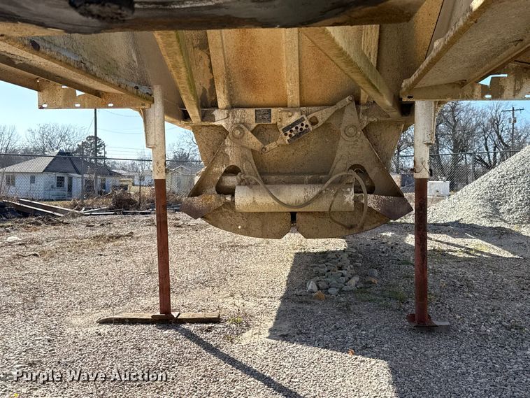 image for item ES5557 2010 Ranco bottom dump trailer