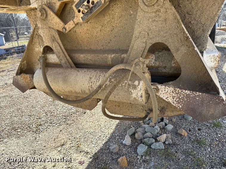 image for item ES5557 2010 Ranco bottom dump trailer