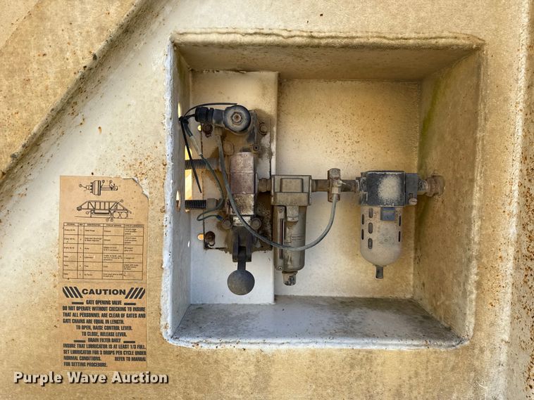 image for item ES5557 2010 Ranco bottom dump trailer