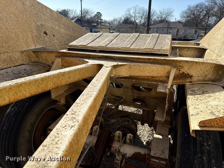 image for item ES5557 2010 Ranco bottom dump trailer