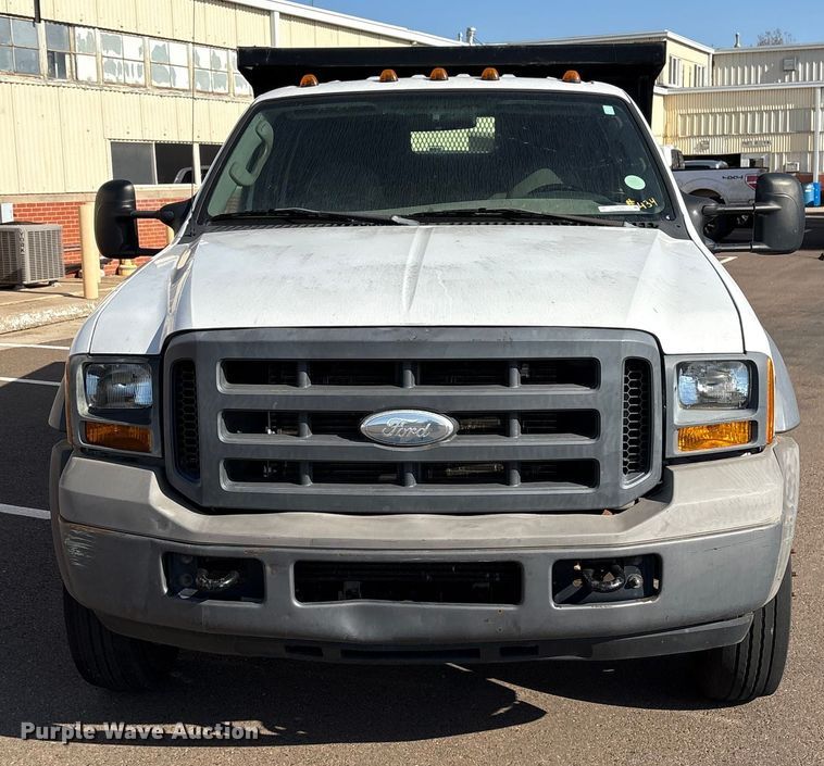 image for item ES5560 2005 Ford F450 Super Duty XL Crew Cab dump truck