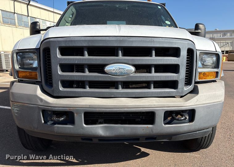 image for item ES5560 2005 Ford F450 Super Duty XL Crew Cab dump truck