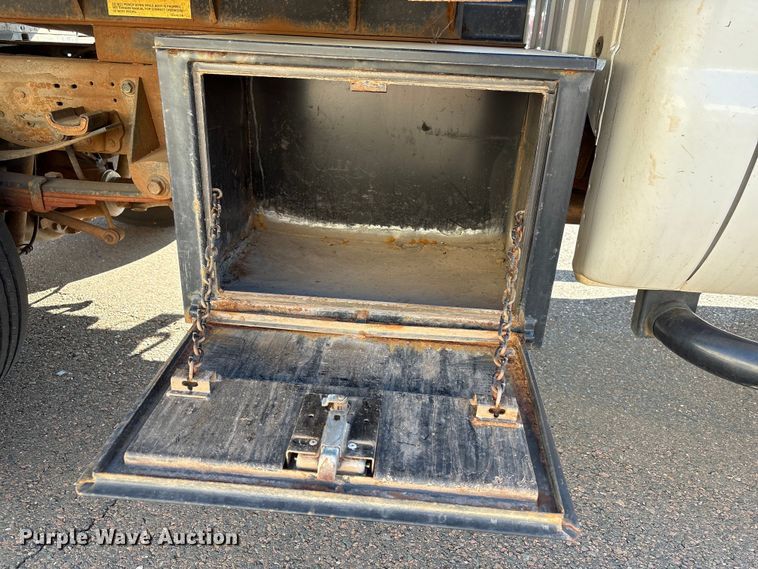 image for item ES5560 2005 Ford F450 Super Duty XL Crew Cab dump truck