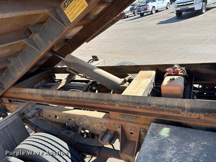 image for item ES5560 2005 Ford F450 Super Duty XL Crew Cab dump truck