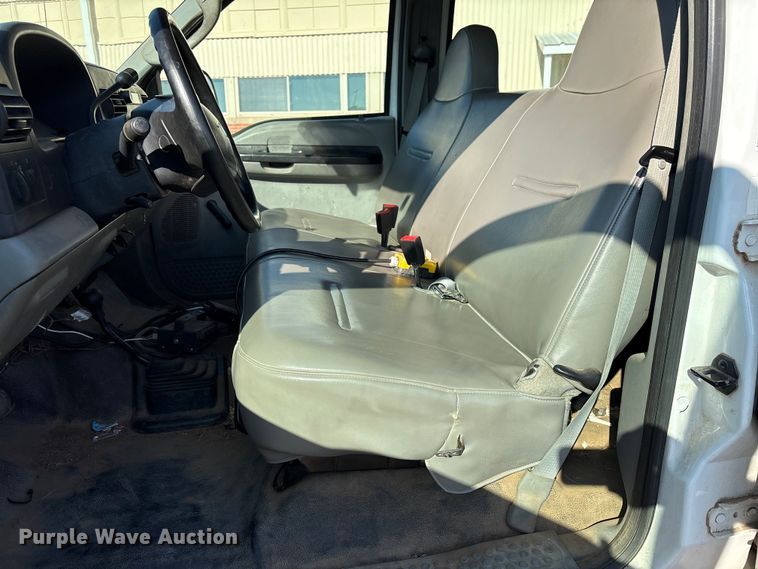 image for item ES5560 2005 Ford F450 Super Duty XL Crew Cab dump truck