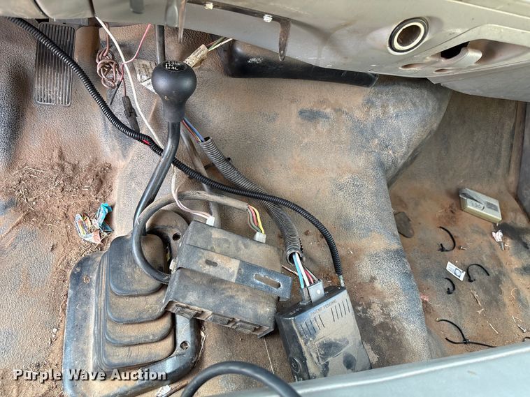 image for item ES5560 2005 Ford F450 Super Duty XL Crew Cab dump truck