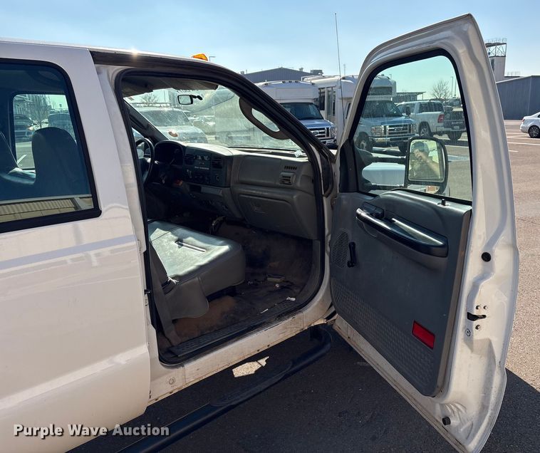 image for item ES5560 2005 Ford F450 Super Duty XL Crew Cab dump truck