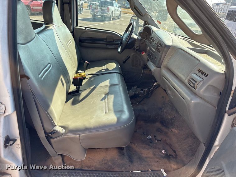 image for item ES5560 2005 Ford F450 Super Duty XL Crew Cab dump truck