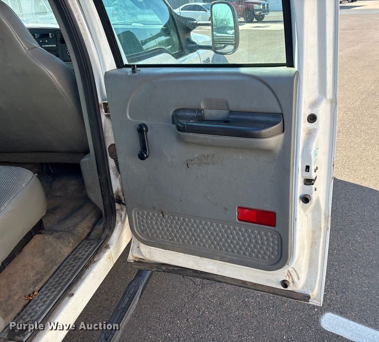 image for item ES5560 2005 Ford F450 Super Duty XL Crew Cab dump truck