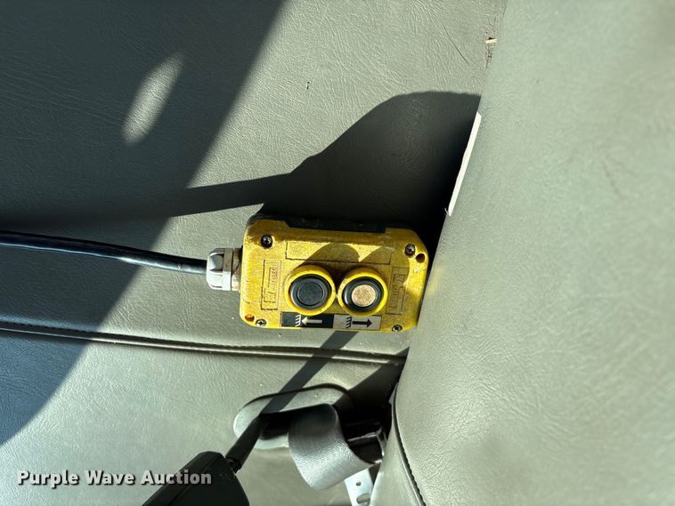 image for item ES5560 2005 Ford F450 Super Duty XL Crew Cab dump truck