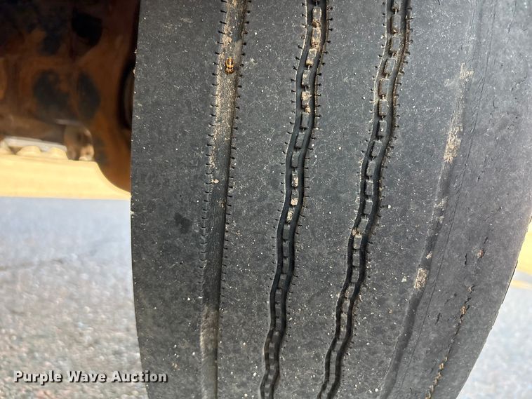 image for item ES5560 2005 Ford F450 Super Duty XL Crew Cab dump truck