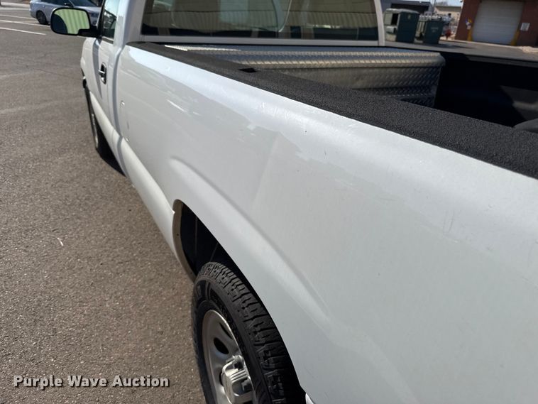 image for item ES5562 2006 Chevrolet Silverado 1500 pickup truck