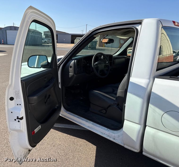 image for item ES5562 2006 Chevrolet Silverado 1500 pickup truck