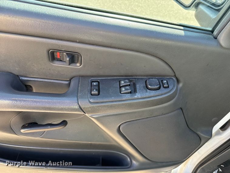 image for item ES5562 2006 Chevrolet Silverado 1500 pickup truck