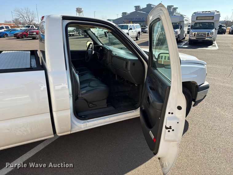 image for item ES5562 2006 Chevrolet Silverado 1500 pickup truck