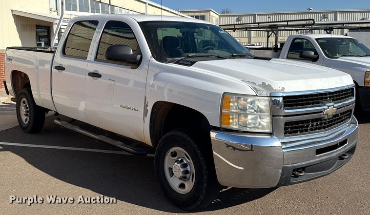 image for item ES5563 2010 Chevrolet Silverado 2500 Crew Cab pickup truck