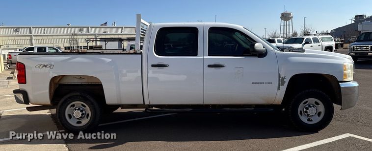 image for item ES5563 2010 Chevrolet Silverado 2500 Crew Cab pickup truck