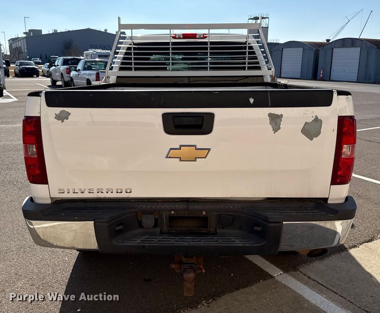 image for item ES5563 2010 Chevrolet Silverado 2500 Crew Cab pickup truck