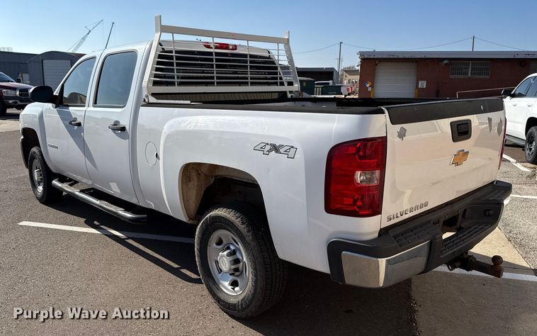 image for item ES5563 2010 Chevrolet Silverado 2500 Crew Cab pickup truck