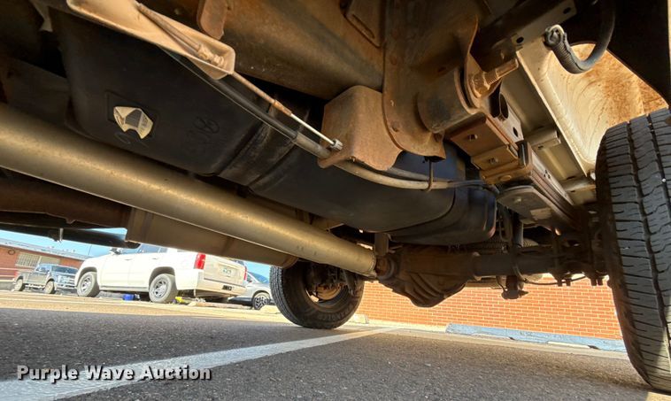 image for item ES5563 2010 Chevrolet Silverado 2500 Crew Cab pickup truck