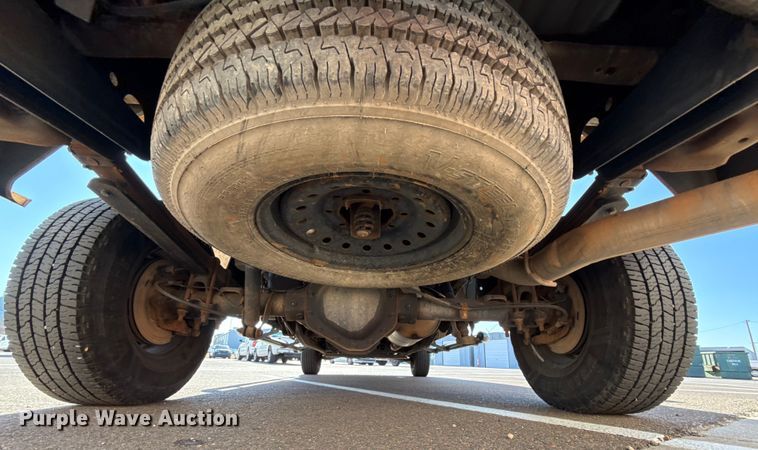 image for item ES5563 2010 Chevrolet Silverado 2500 Crew Cab pickup truck