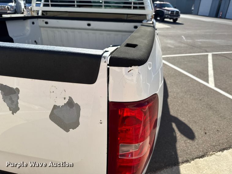 image for item ES5563 2010 Chevrolet Silverado 2500 Crew Cab pickup truck