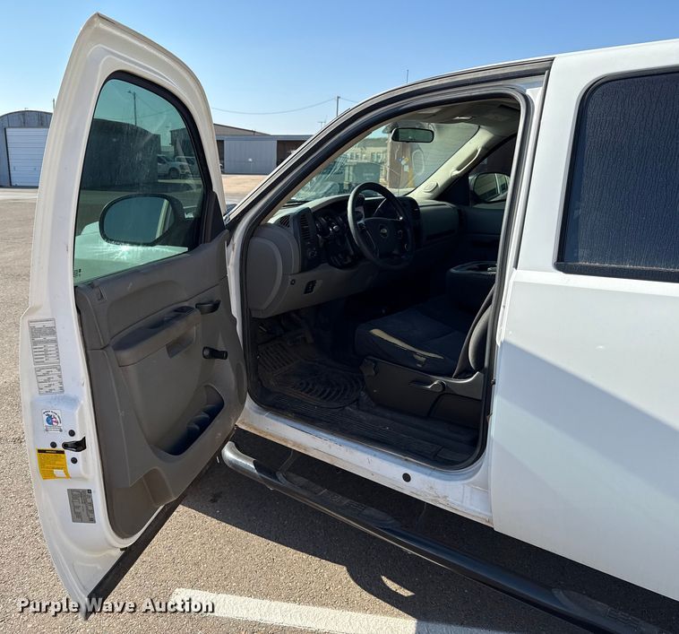 image for item ES5563 2010 Chevrolet Silverado 2500 Crew Cab pickup truck