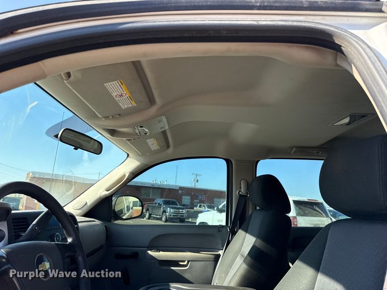 image for item ES5563 2010 Chevrolet Silverado 2500 Crew Cab pickup truck